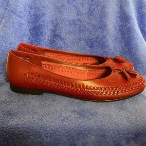 NWT Classic Elements, red Flat shoes, size 10